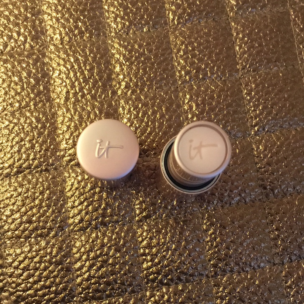 IT cosmetics Je ne sais quoi lipstick. Brand new